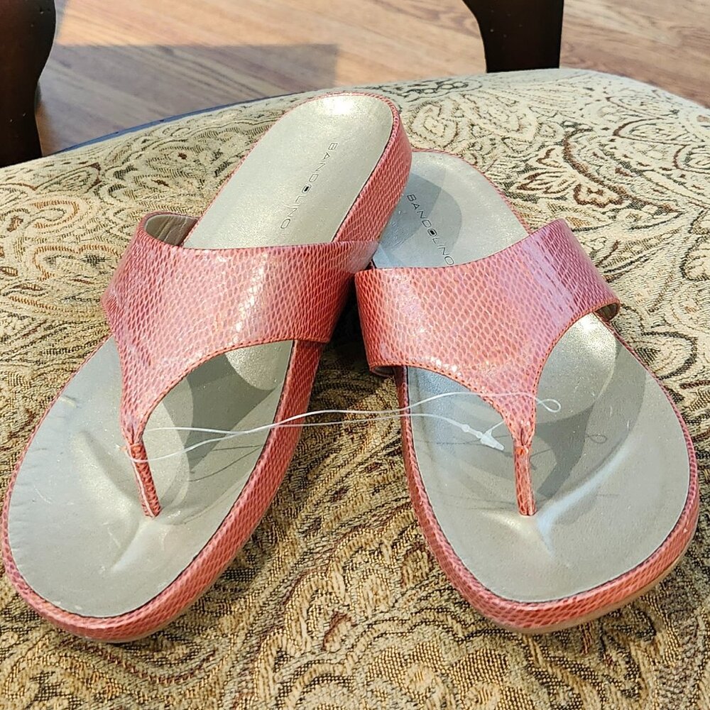 NWOT - Bandolino Women’s ‘Piano’ Luxury Sandals Salmon Pink Flip Flops